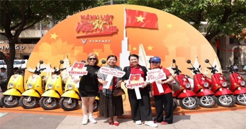 Hình ảnh mang tính biểu tượng về tương lai của Vinfast, có thể là xe điện tự hành hoặc nhà máy hiện đại với công nghệ tương lai, gợi mở về cơ hội việc làm trong lĩnh vực mới